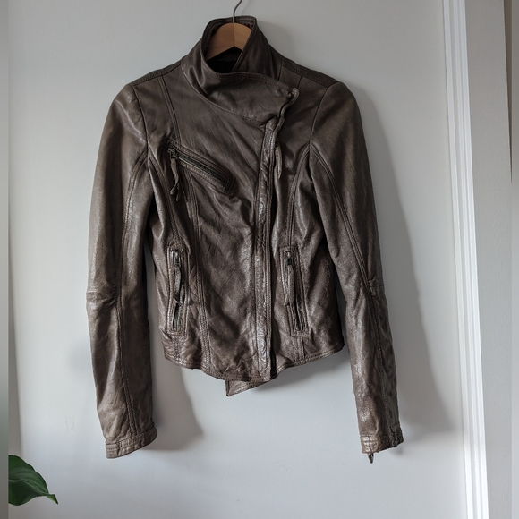 Danier leather Jacket - Picture 2 of 5